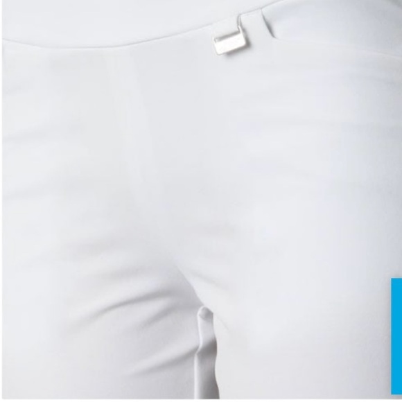 GREG NORMAN WOMEN'S PULL-ON STRETCH GOLF SHORTS - Picture 3 of 3